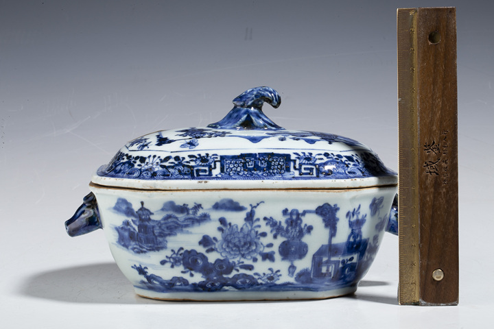古玩陶瓷清乾隆·青花山水樓閣紋小蓋鍋拍賣，當前價格2180元