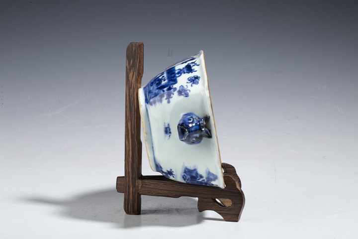 古玩陶瓷清乾隆·青花山水樓閣紋小蓋鍋拍賣，當前價格2180元