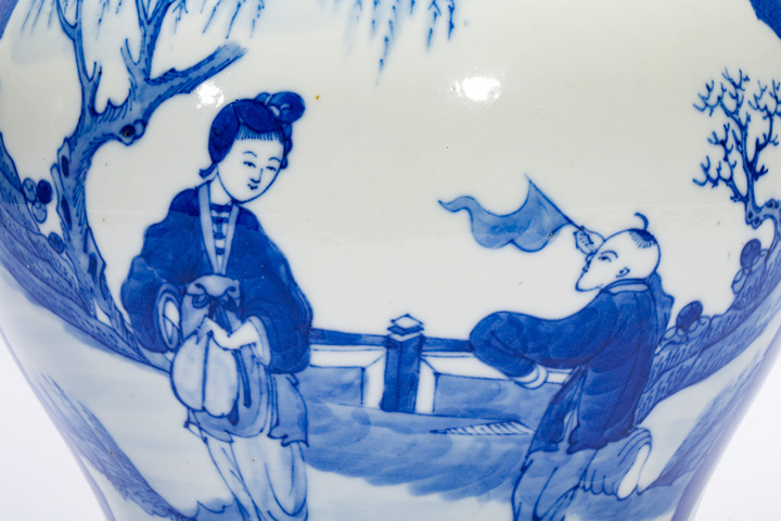 古玩陶瓷清晚·灑藍(lán)開窗青花仕女教子圖將軍罐拍賣,當(dāng)前價(jià)格1008元
