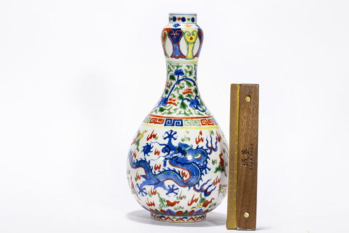 清末民初·青花五彩龍鳳呈祥紋蒜頭瓶拍賣，當(dāng)前價(jià)格16800元