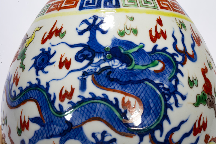 古玩陶瓷清末民初·青花五彩龍鳳呈祥紋蒜頭瓶拍賣,當(dāng)前價格14000元