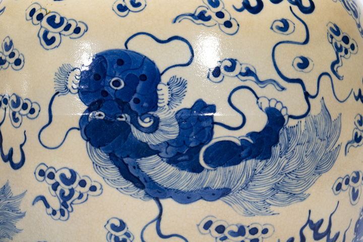 古玩陶瓷清晚·煨瓷青花獅子繡球紋罐一對拍賣,當前價格5604元