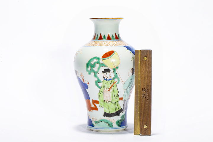 古玩陶瓷清晚·五彩平升三級圖梅瓶拍賣，當前價格16020元