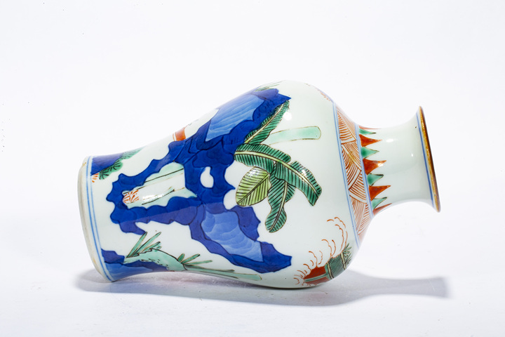 古玩陶瓷清晚·五彩平升三級圖梅瓶拍賣，當前價格16020元