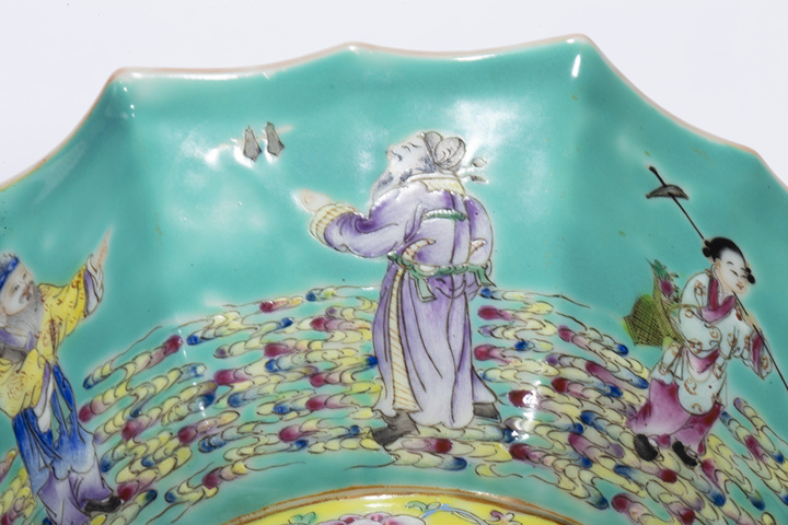 古玩陶瓷民國·松石綠地粉彩群仙圖葵口碗拍賣，當前價格7056元