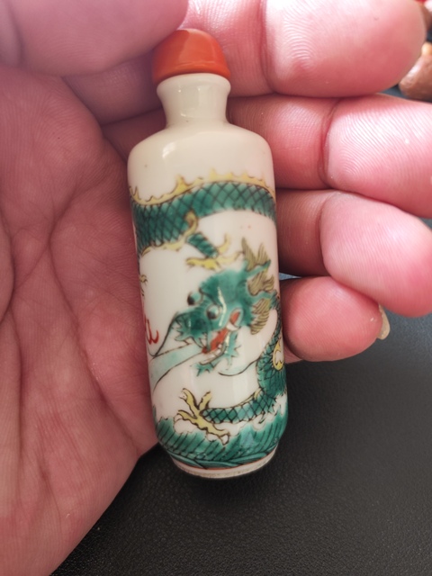 古玩陶瓷清晚期，粉彩云龍紋鼻煙壺拍賣，當(dāng)前價格4600元