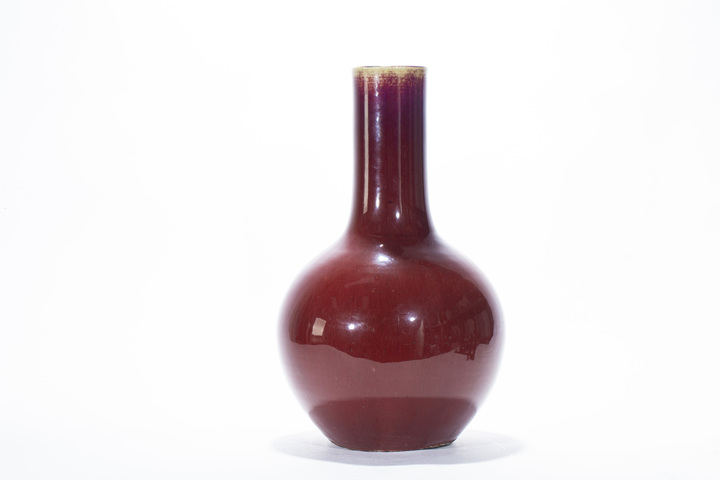 古玩陶瓷清中期·窯變紅釉大天球瓶拍賣，當前價格50116元