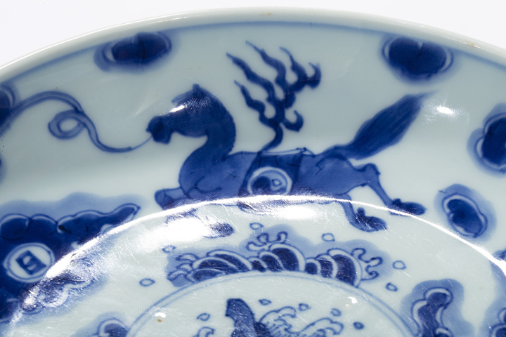古玩陶瓷清雍正·青花龍馬太極圖盤(pán)拍賣(mài)，當(dāng)前價(jià)格20000元