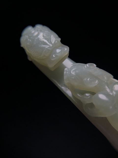 古玩玉器明代大個(gè)和田玉雕“蒼龍教子”帶鉤拍賣,當(dāng)前價(jià)格23800元