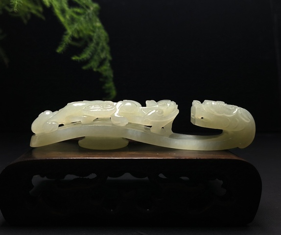 古玩玉器明代大個(gè)和田玉雕“蒼龍教子”帶鉤拍賣,當(dāng)前價(jià)格23800元