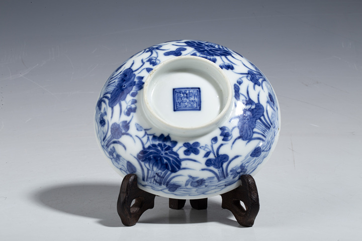 古玩陶瓷晚清·青花蓮池鴛鴦紋蓋碗拍賣,當前價格418元