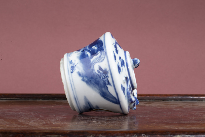 古玩陶瓷清晚·青花雙駿圖浮雕螭龍水盂拍賣，當前價格6084元