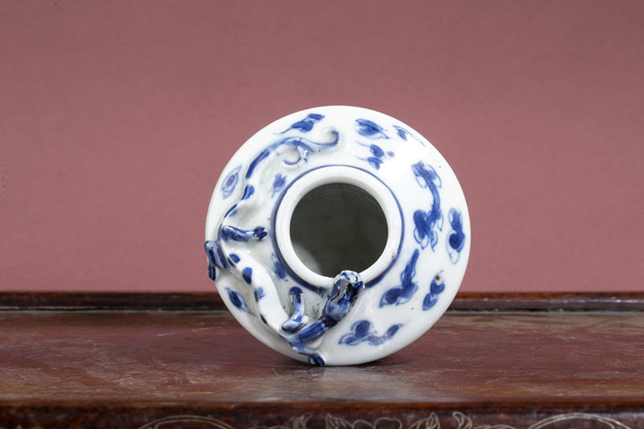 古玩陶瓷清晚·青花雙駿圖浮雕螭龍水盂拍賣，當前價格6084元