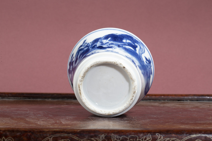 古玩陶瓷清晚·青花雙駿圖浮雕螭龍水盂拍賣，當前價格6084元