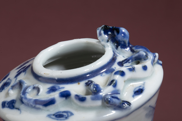 古玩陶瓷清晚·青花雙駿圖浮雕螭龍水盂拍賣，當前價格6084元