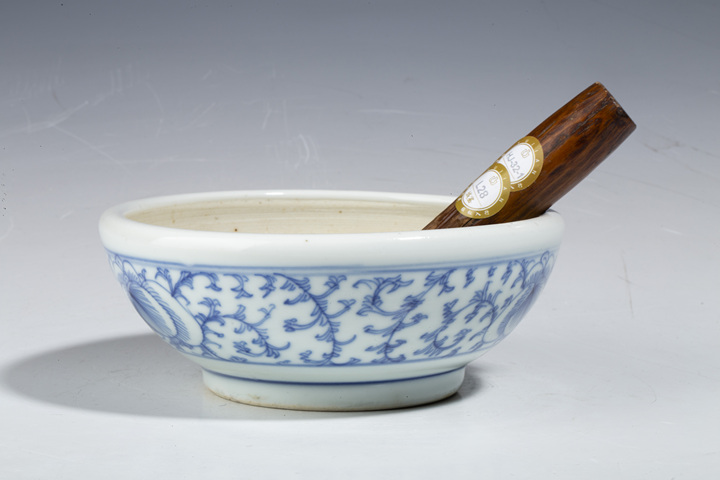 古玩陶瓷清中·淡描青花纏枝花卉紋研缽拍賣(mài),當(dāng)前價(jià)格128元