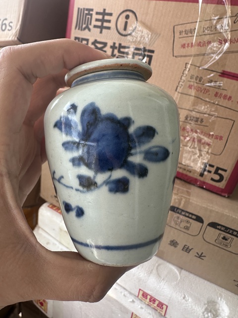 古玩陶瓷青花花卉紋蓋罐拍賣,當前價格2500元