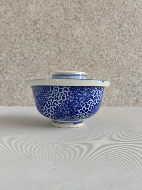 古玩陶瓷日本大正青花花卉紋蓋碗拍賣,當前價格450元