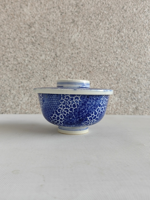 古玩陶瓷日本大正青花花卉紋蓋碗拍賣,當前價格450元