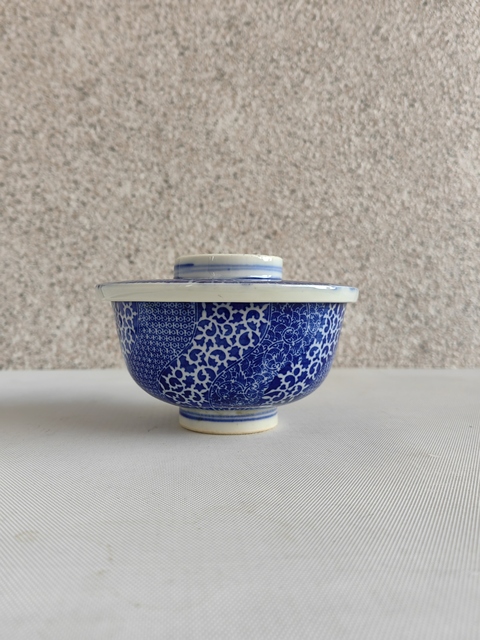 古玩陶瓷日本大正青花花卉紋蓋碗拍賣,當前價格450元