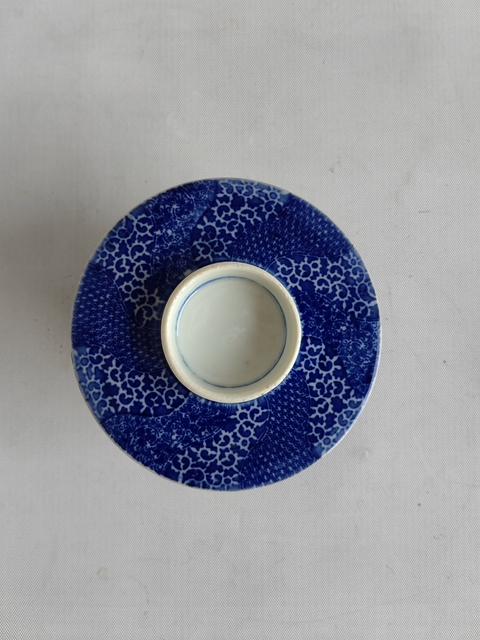 古玩陶瓷日本大正青花花卉紋蓋碗拍賣,當前價格450元