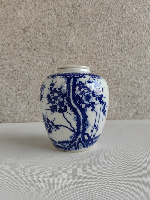 古玩陶瓷日本大正青花梅花紋罐拍賣,當前價格298元