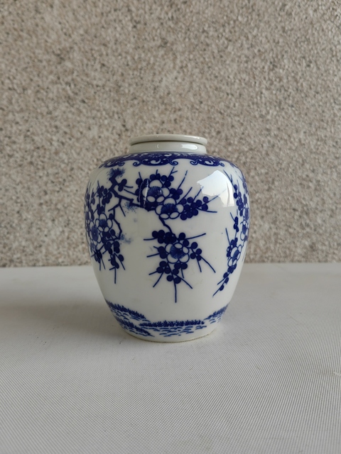 古玩陶瓷日本大正青花梅花紋罐拍賣,當前價格298元