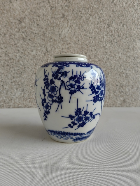 古玩陶瓷日本大正青花梅花紋罐拍賣,當前價格298元