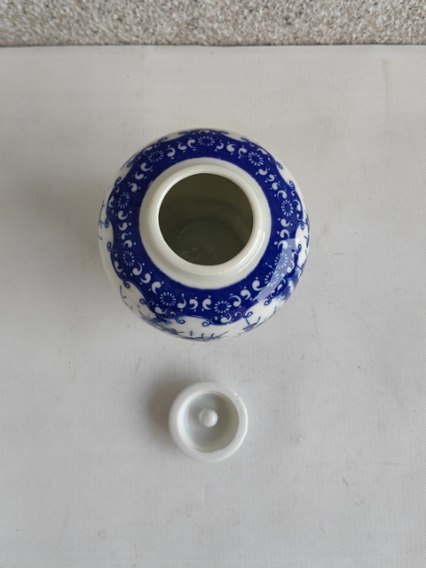 古玩陶瓷日本大正青花梅花紋罐拍賣,當前價格298元