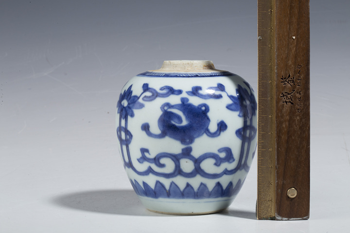 古玩陶瓷清雍正·青花花間雜寶紋小罐拍賣，當前價格5068元