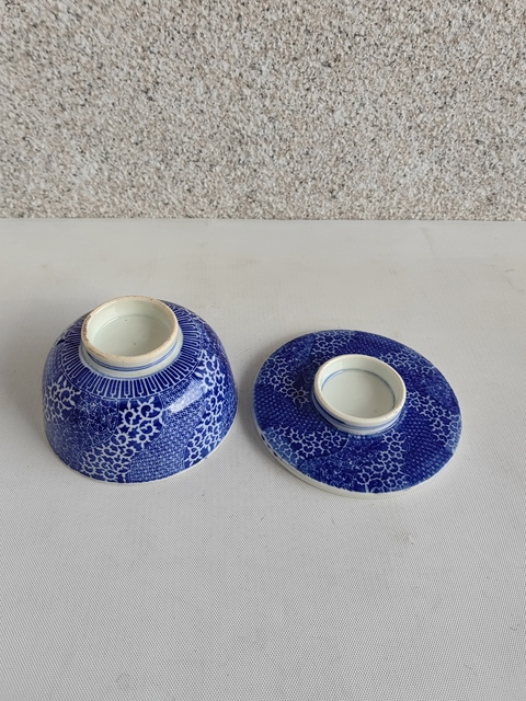 古玩陶瓷日本大正青花花卉紋蓋碗拍賣,當前價格450元
