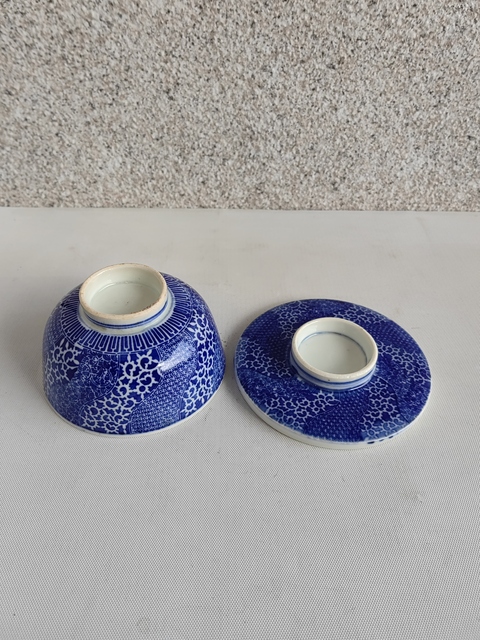 古玩陶瓷日本大正青花花卉紋蓋碗拍賣,當前價格450元