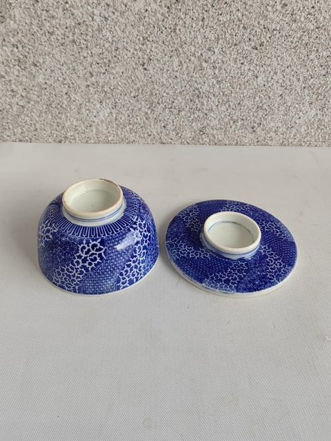 古玩陶瓷日本大正青花花卉紋蓋碗拍賣,當前價格450元
