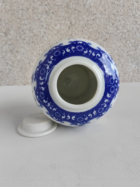 古玩陶瓷日本大正青花梅花紋罐拍賣,當前價格298元