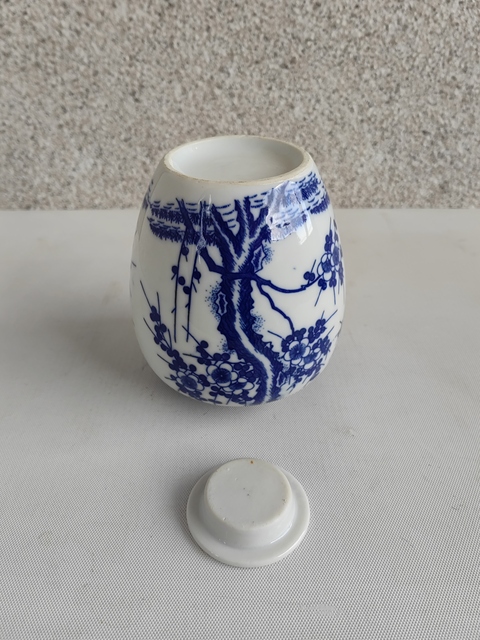 古玩陶瓷日本大正青花梅花紋罐拍賣,當前價格298元