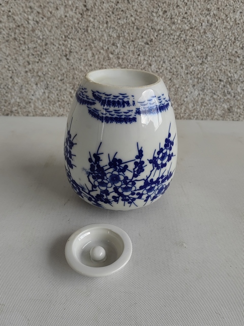 古玩陶瓷日本大正青花梅花紋罐拍賣,當前價格298元