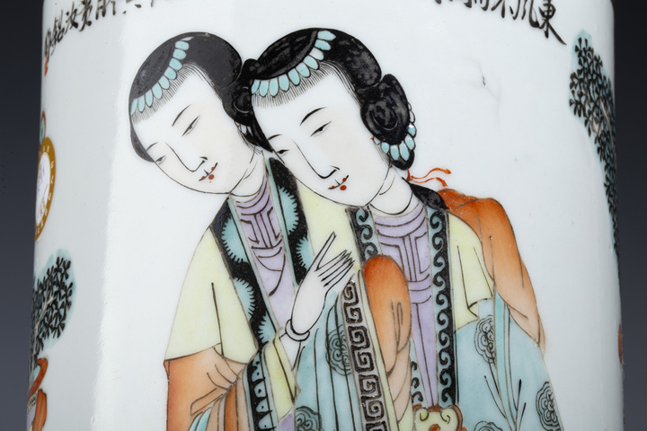 中国古玩　粉彩人物画香合　直径9.2㎝　東Y5-0608① 域鉴古玩】民国·粉彩和合二仙瓷塑拍卖价格/图片/值多少钱