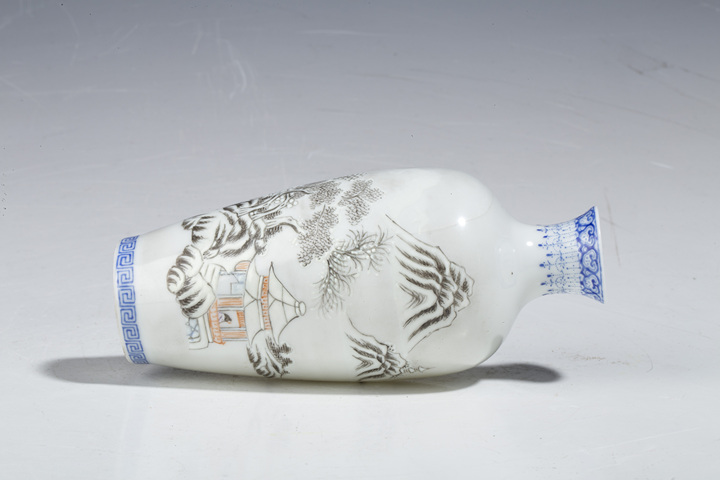 古玩陶瓷民國(guó)·藍(lán)料粉彩雪景圖小瓶拍賣(mài),當(dāng)前價(jià)格0元