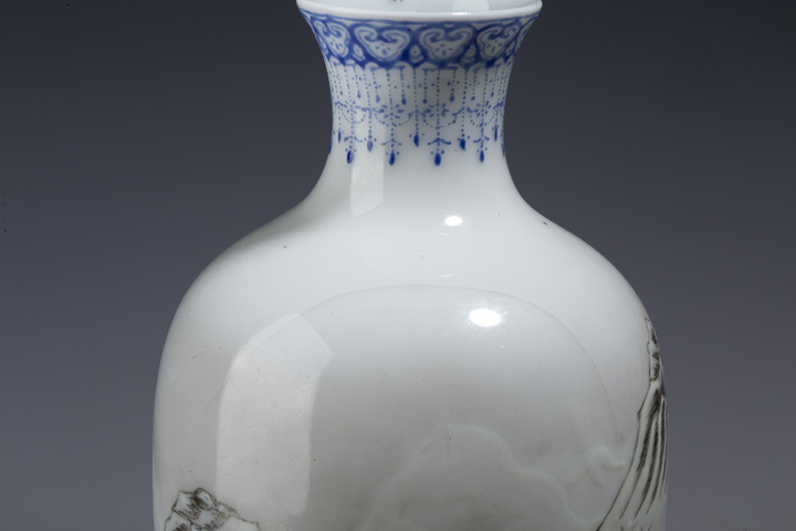 古玩陶瓷民國(guó)·藍(lán)料粉彩雪景圖小瓶拍賣(mài),當(dāng)前價(jià)格0元