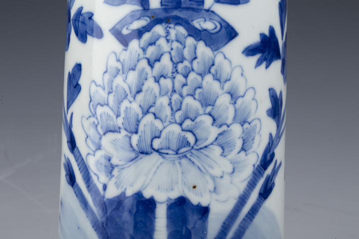 古玩陶瓷清晚期·青花洞石花鳥(niǎo)紋花觚拍賣(mài)，當(dāng)前價(jià)格0元