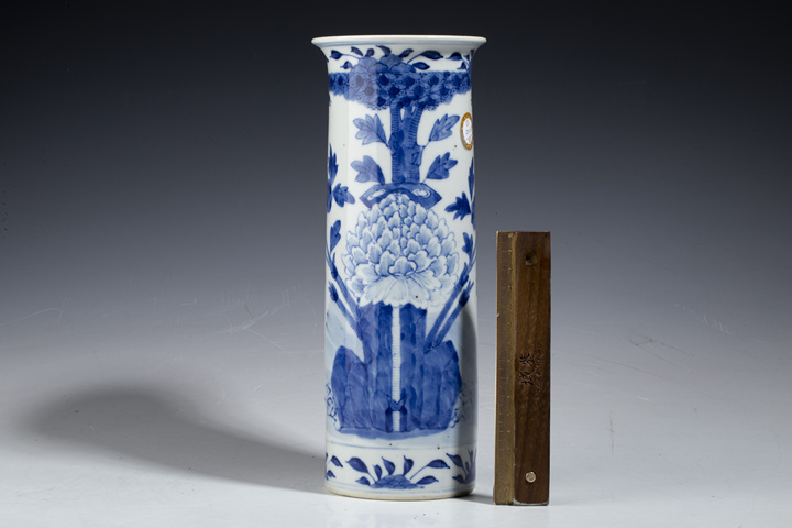古玩陶瓷清晚期·青花洞石花鳥(niǎo)紋花觚拍賣(mài)，當(dāng)前價(jià)格0元