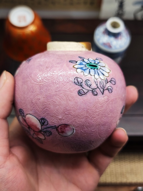 古玩陶瓷粉彩軋道花卉紋罐拍賣，當前價格3200元
