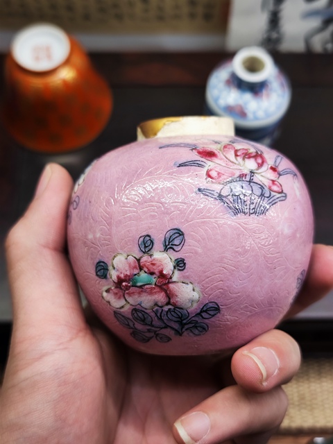 古玩陶瓷粉彩軋道花卉紋罐拍賣，當前價格3200元