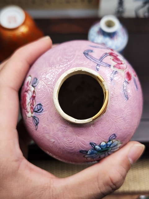 粉彩軋道花卉紋罐拍賣，當前價格3200元
