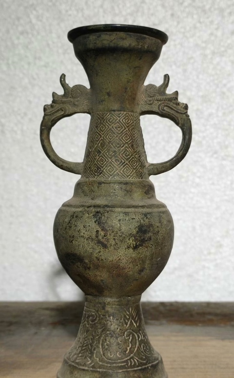 古玩雜項(xiàng)已鑒真雙耳龍紋香瓶花瓶拍賣，當(dāng)前價(jià)格999元