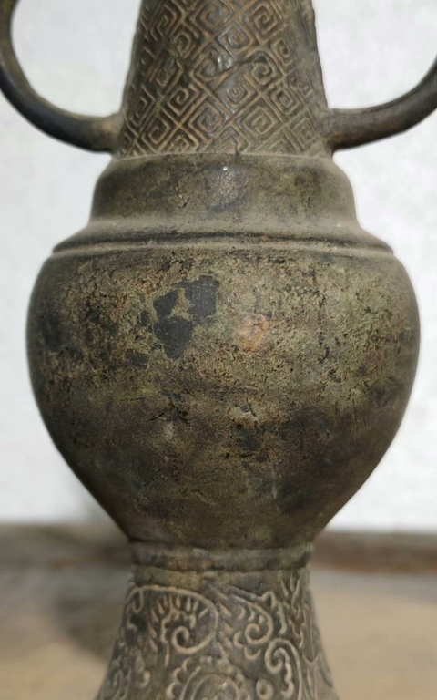 古玩雜項(xiàng)已鑒真雙耳龍紋香瓶花瓶拍賣，當(dāng)前價(jià)格999元