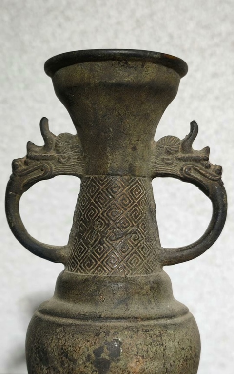 古玩雜項(xiàng)已鑒真雙耳龍紋香瓶花瓶拍賣，當(dāng)前價(jià)格999元