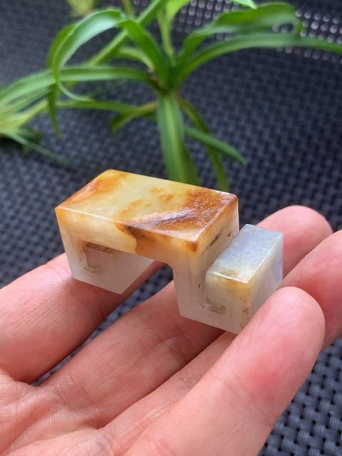 古玩玉器清代天然翡翠雕“墨床”拍賣,當(dāng)前價(jià)格18000元