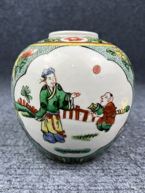 古玩陶瓷五彩錦地開窗人物花卉紋罐拍賣，當(dāng)前價(jià)格1388元