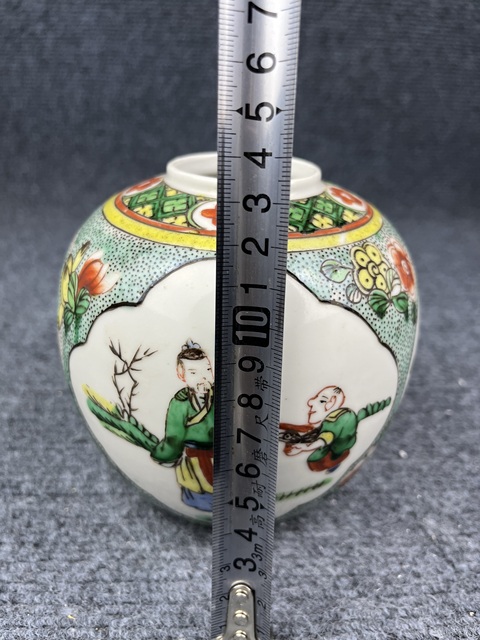 古玩陶瓷五彩錦地開窗人物花卉紋罐拍賣，當(dāng)前價(jià)格1388元